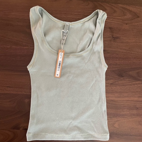 BNWT Skims Cotton Rib Tank in Mineral - Picture 2 of 3